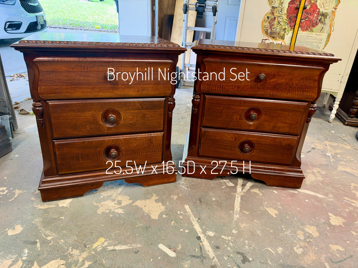 Broyhill Nightstand Set