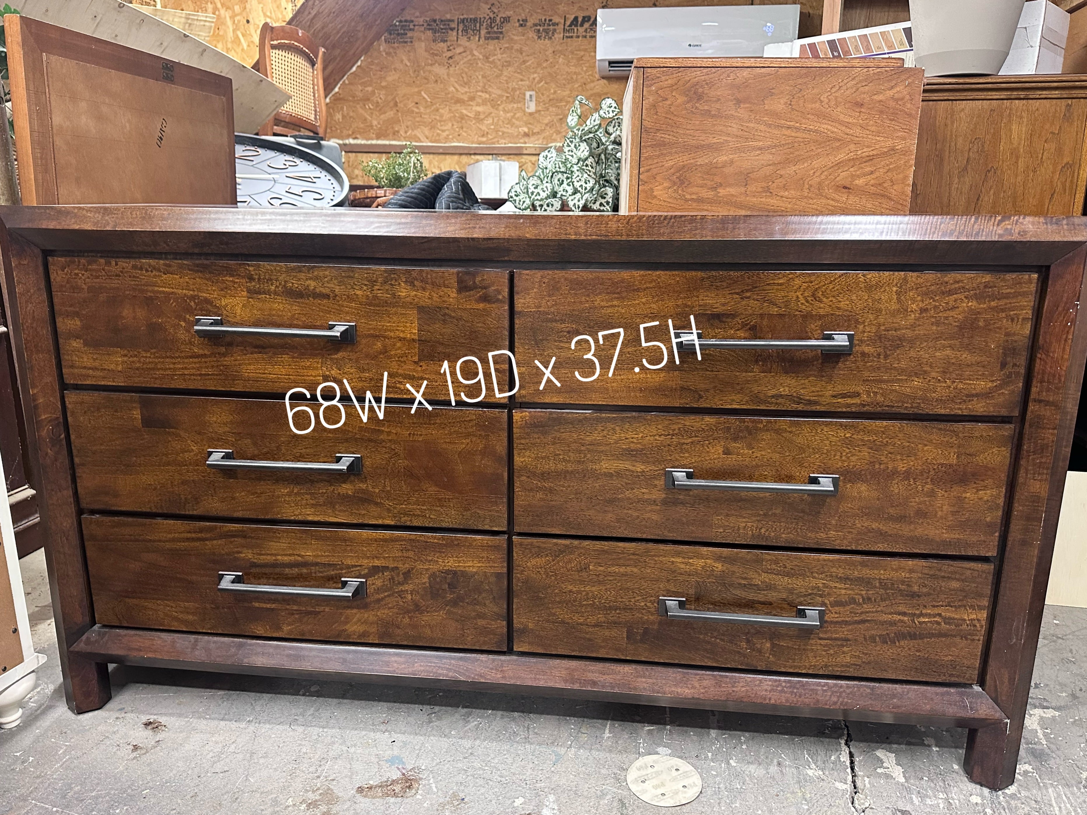 6 Drawer large dresser- matching chest of drawers and nightstand!