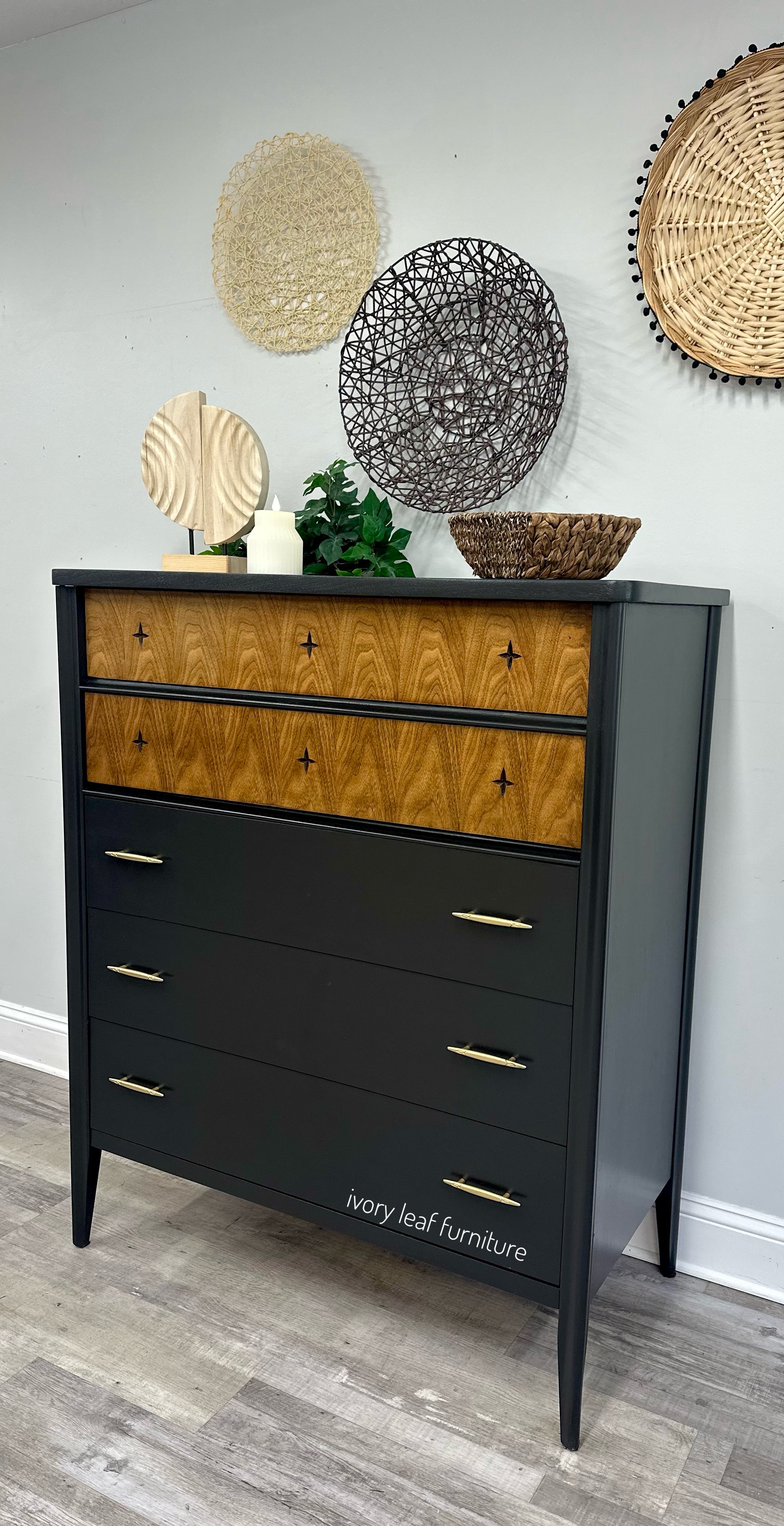 Broyhill Saga Dresser