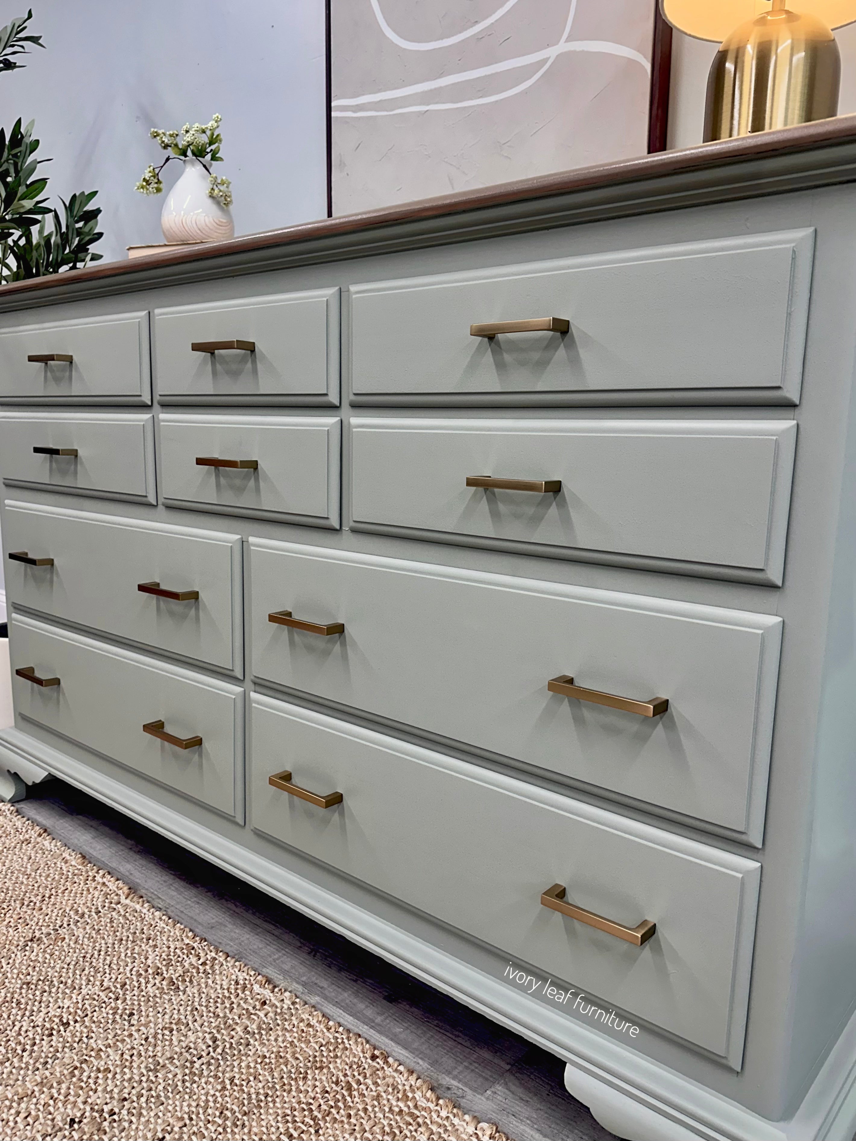 Ethan Allen 10 Drawer Dresser