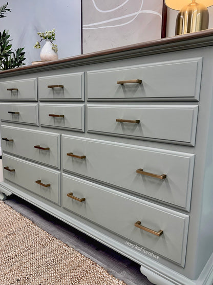 Ethan Allen 10 Drawer Dresser