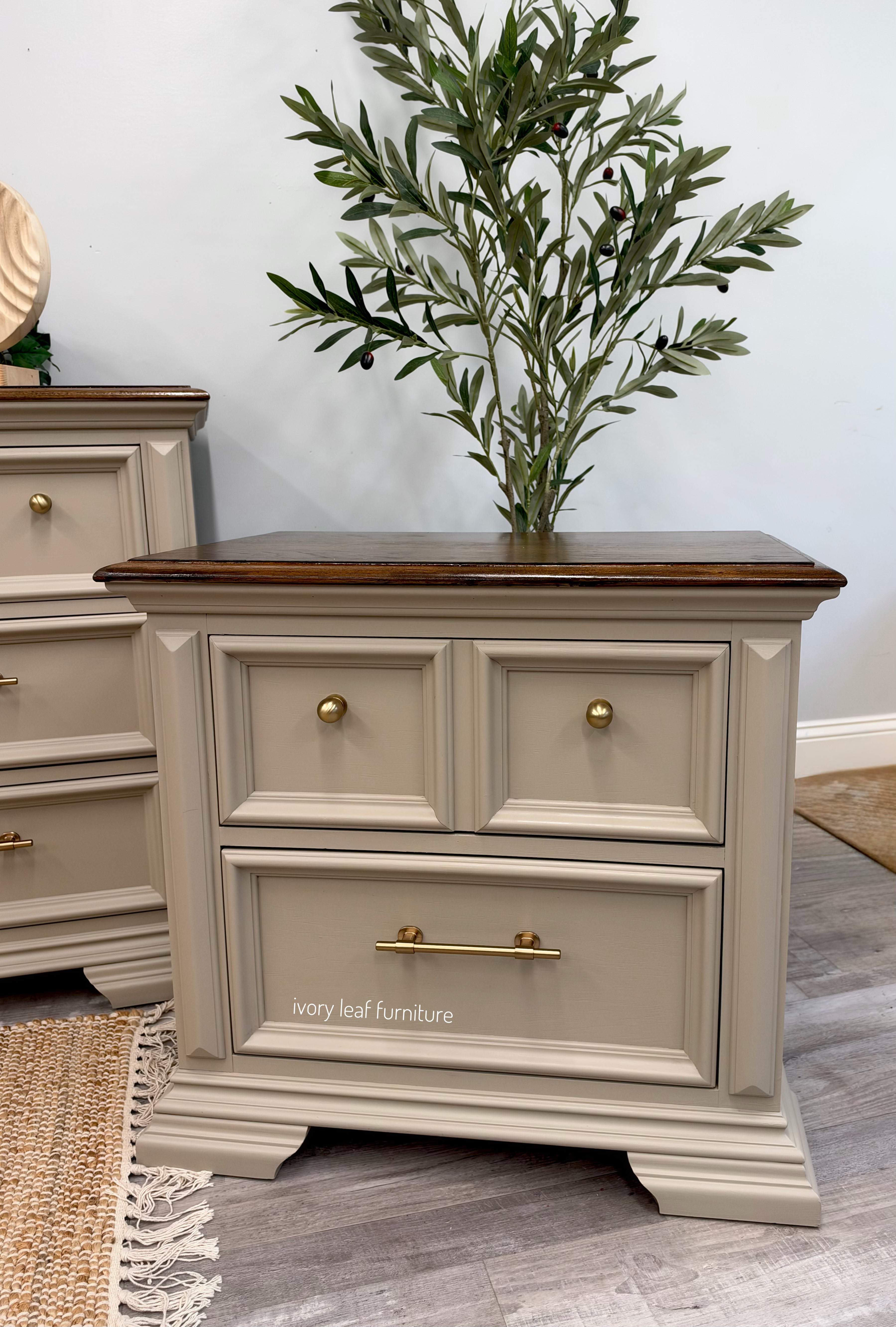 Thomasville 3-Piece Bedroom Set- Dresser + 2 Nightstands