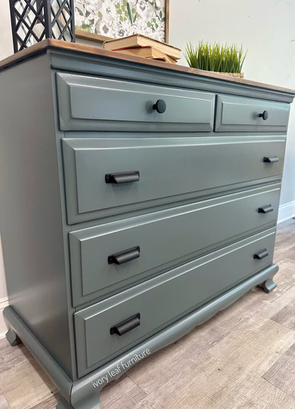 Solid Maple 5 Drawer Dresser